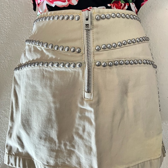 COACH super-chic Coachella Studded Off-white Denim Mini Skirt with pockets - Picture 3 of 9